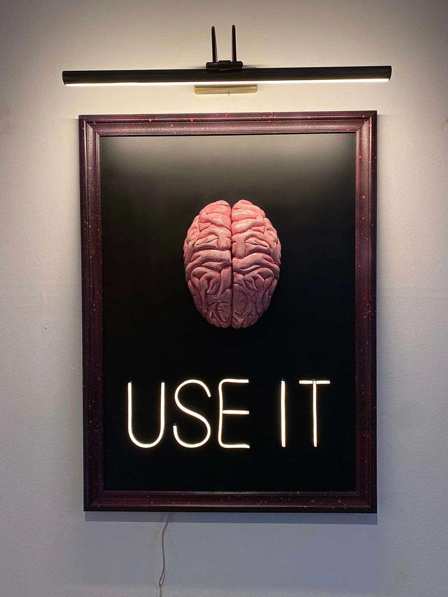 USE IT 3D Figure Neon Art - Maytrix