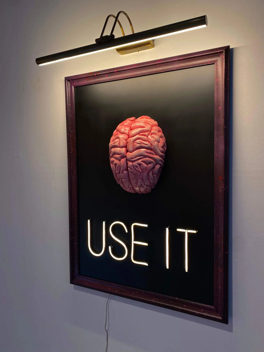 USE IT 3D Figure Neon Art - Maytrix